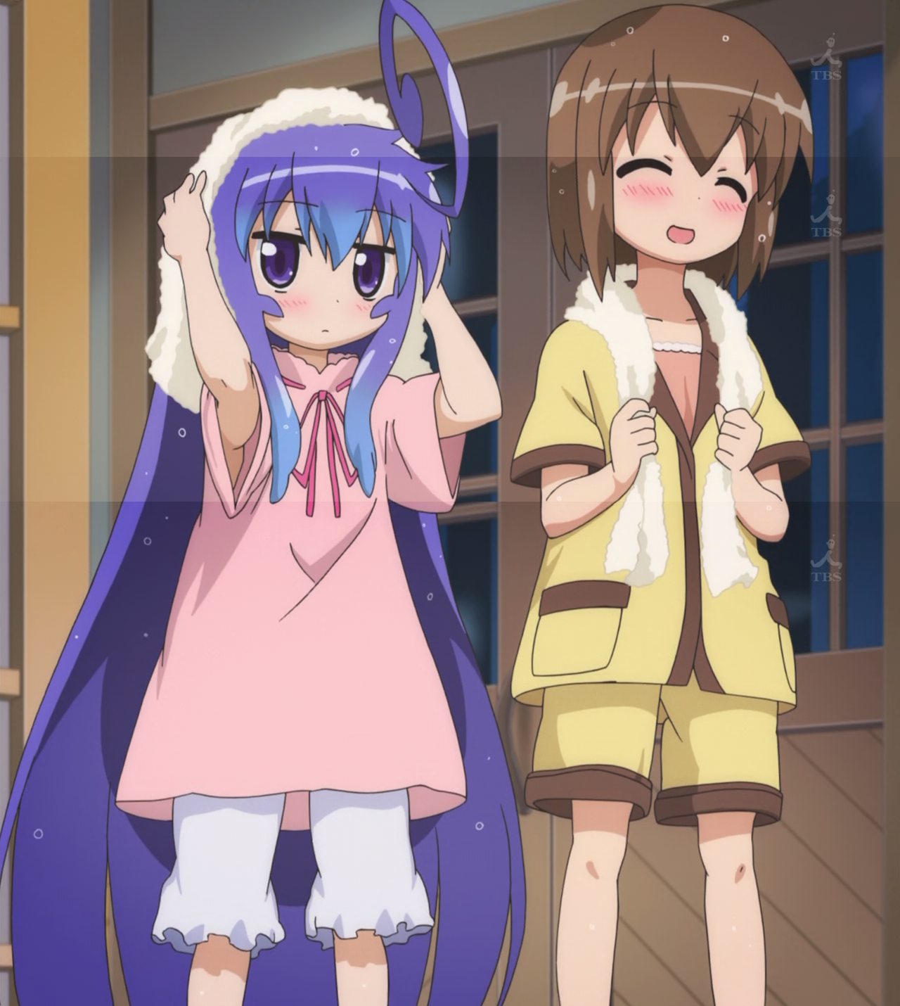 [e]-san: Acchi Kocchi 7